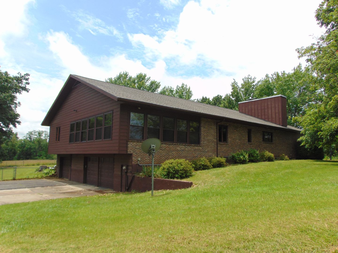 Amazing 3 Bed 2 Bath Country Home With Fabulous Views! – photo 1
