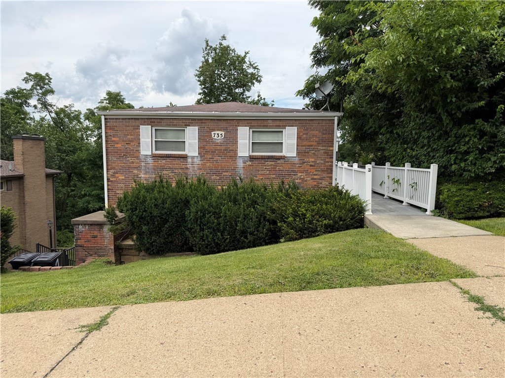 735 Athalia St – photo 1