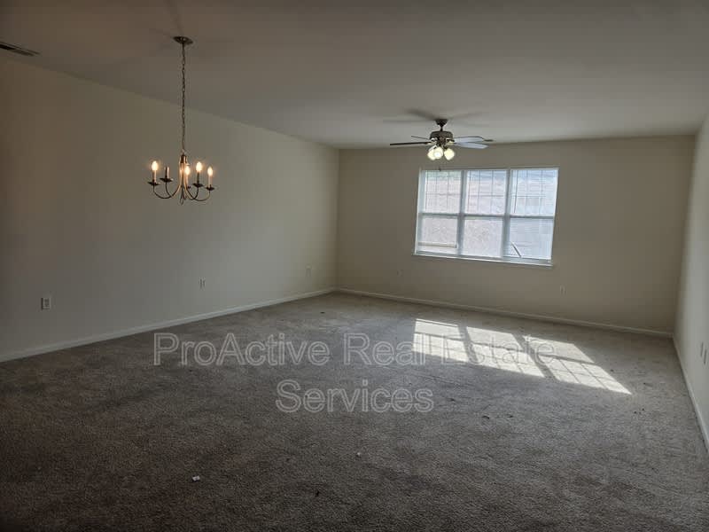 2424 Chancery Ln – photo 3