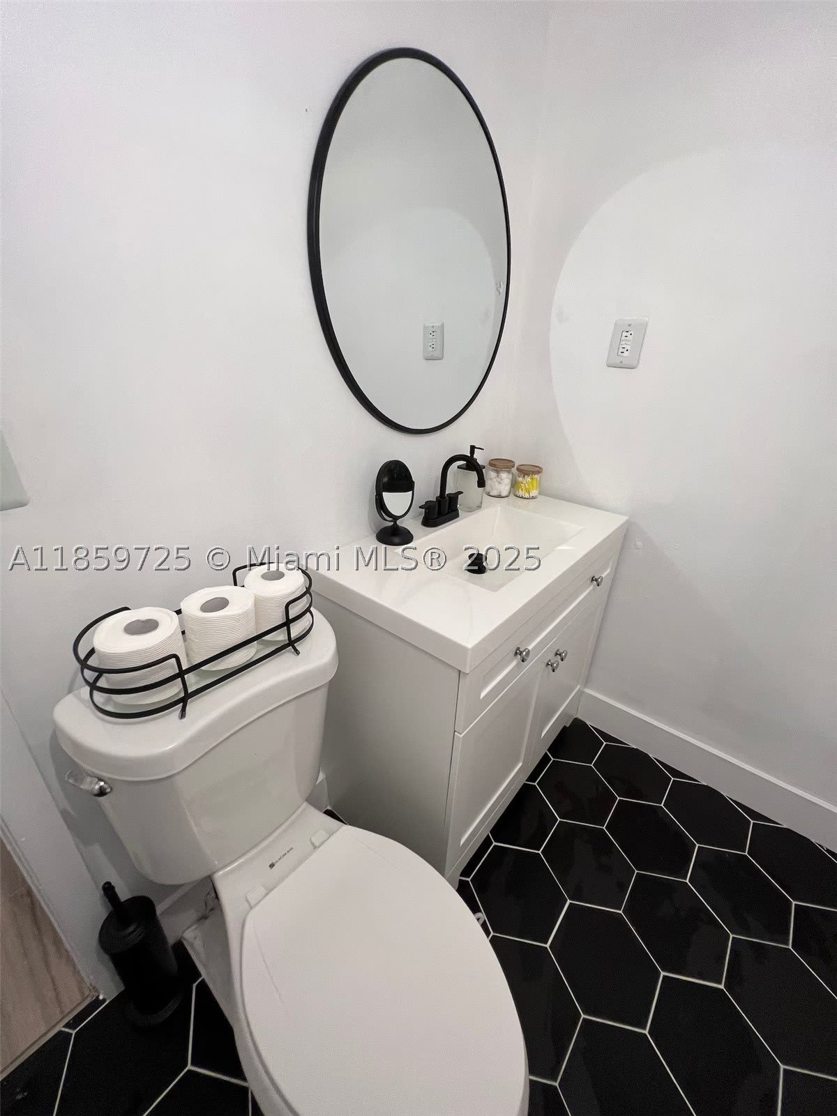 2701 NW 24th Ct – photo 4