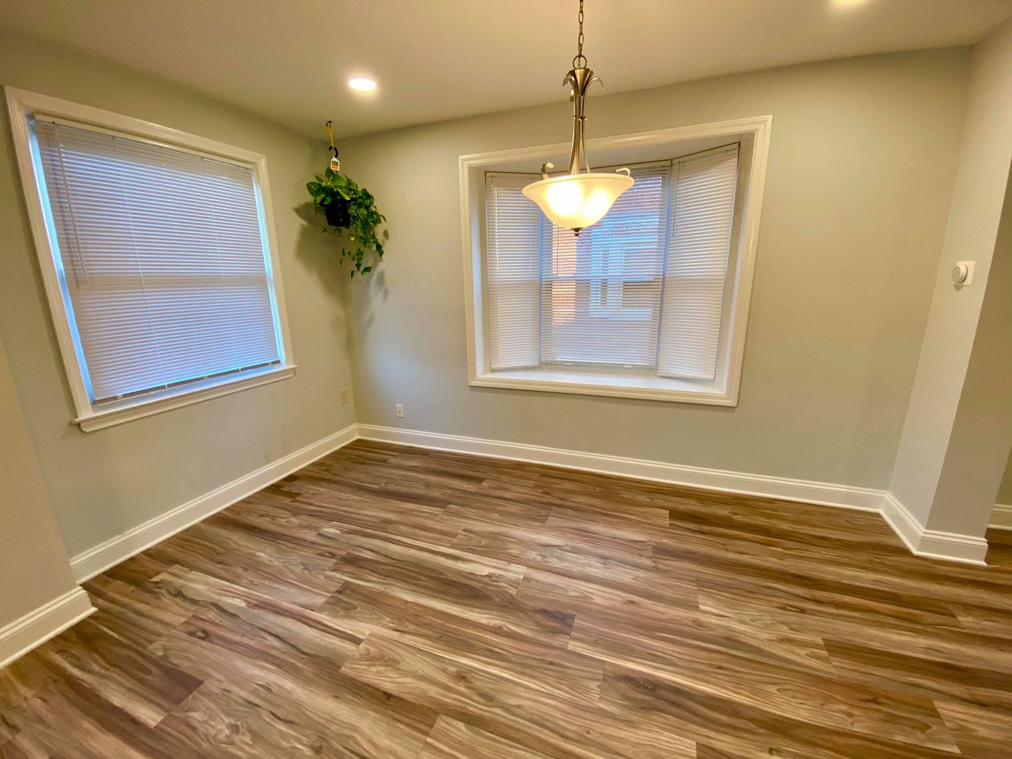 Charming 3BD/1.5BA Townhome in Dundalk, MD! – photo 4
