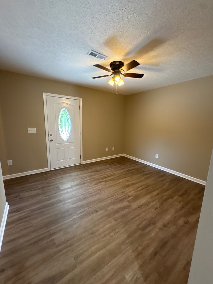 1/2 OFF 1st MONTH!!...Modern Townhome Available Now in Tullahoma – photo 4