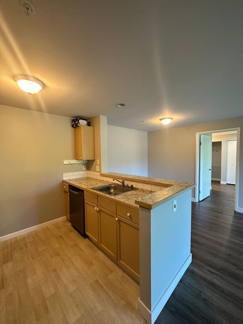 Interlake Apartments – photo 4