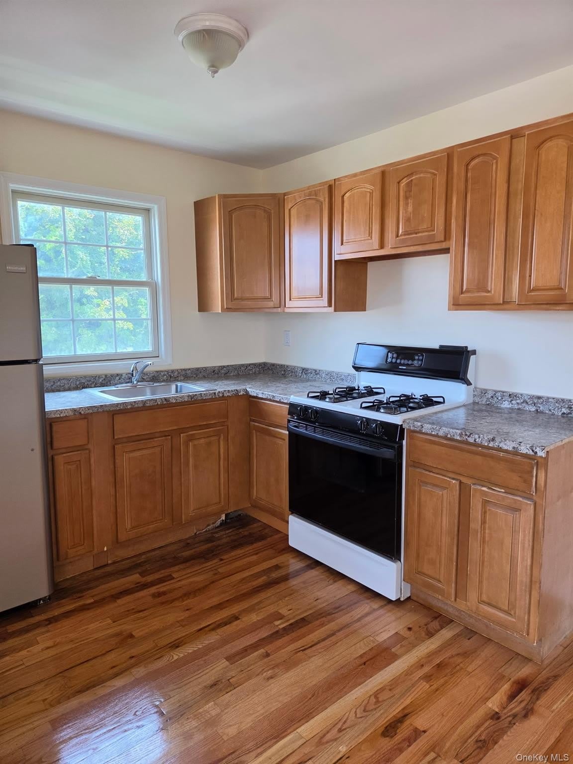 1319 Journal Avenue – photo 4