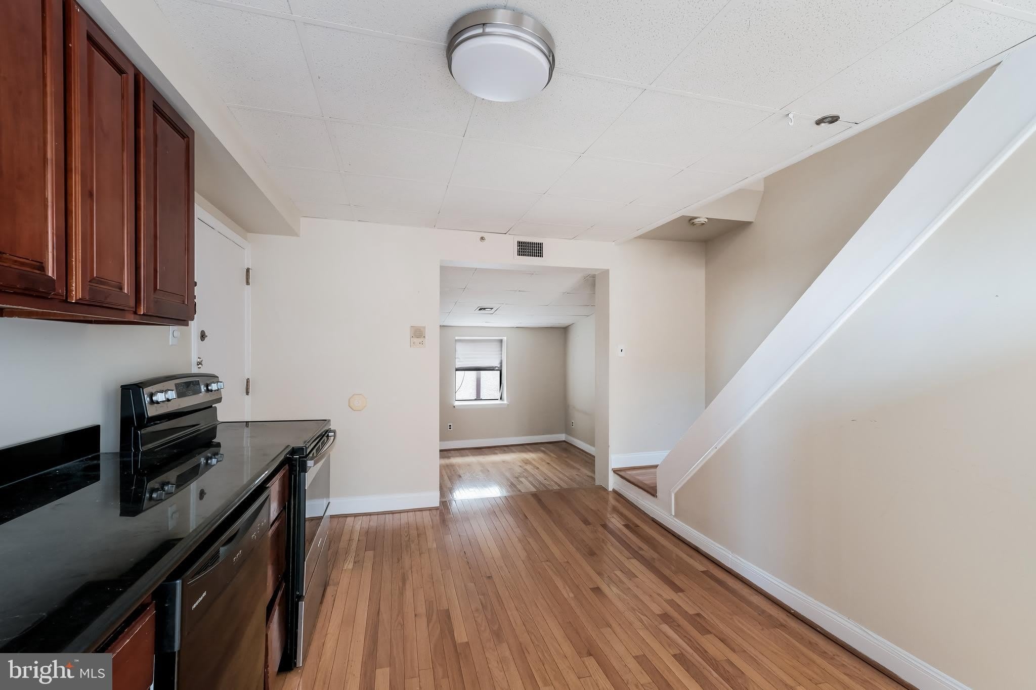 937 CHRISTIAN Street – photo 2