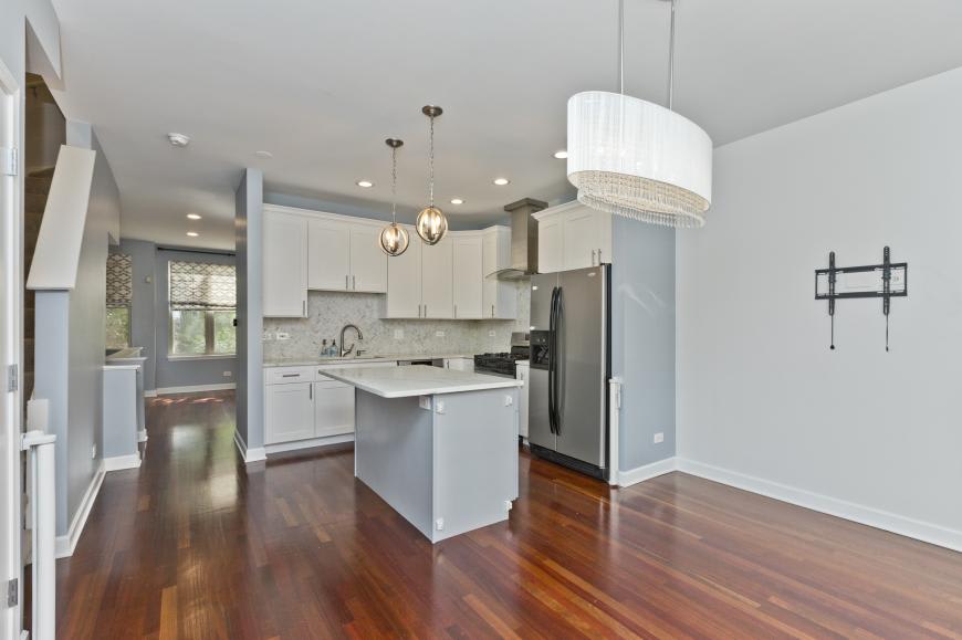 1332 N Burling – photo 1