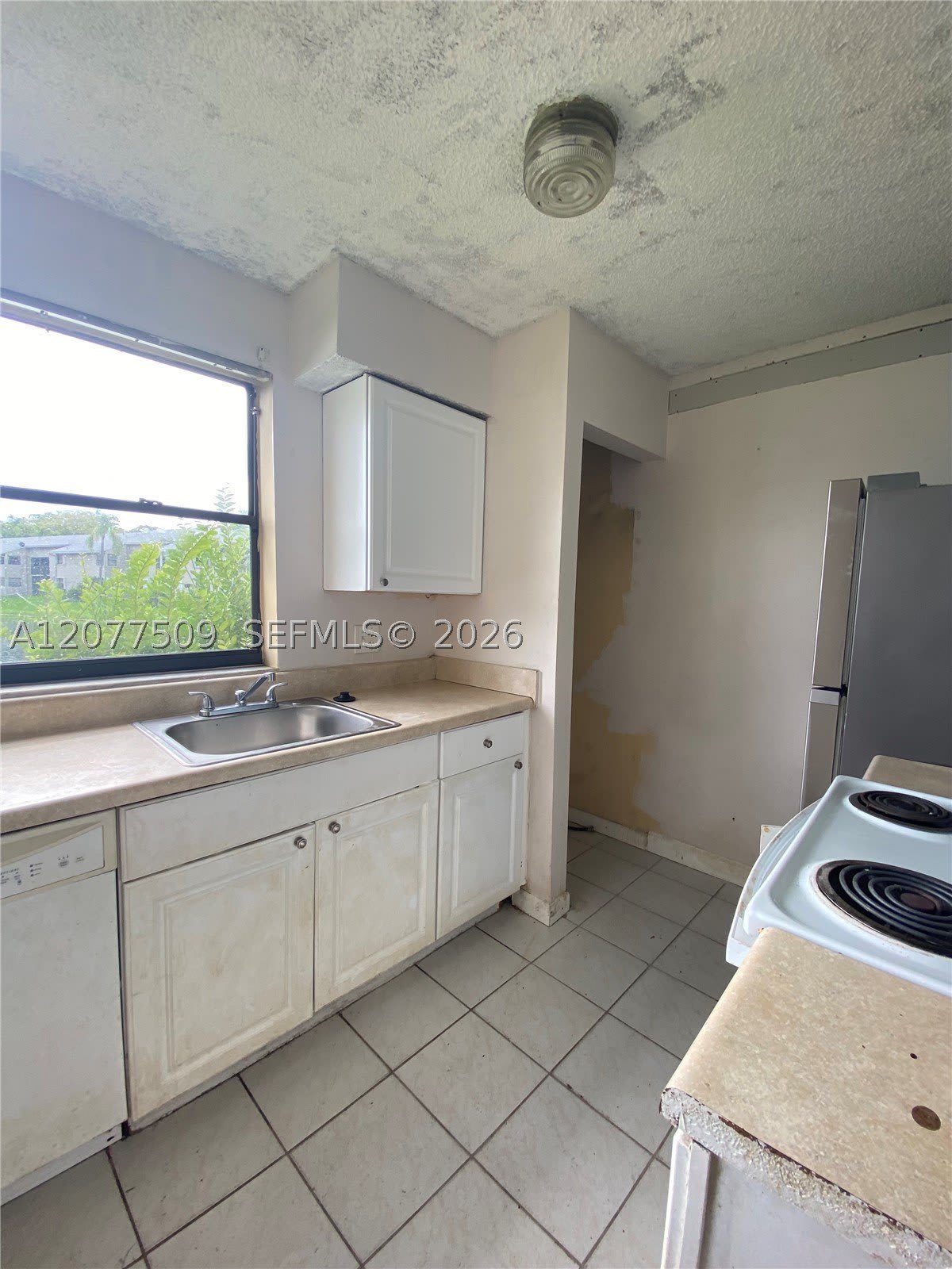 820 N Franklin Ave – photo 4