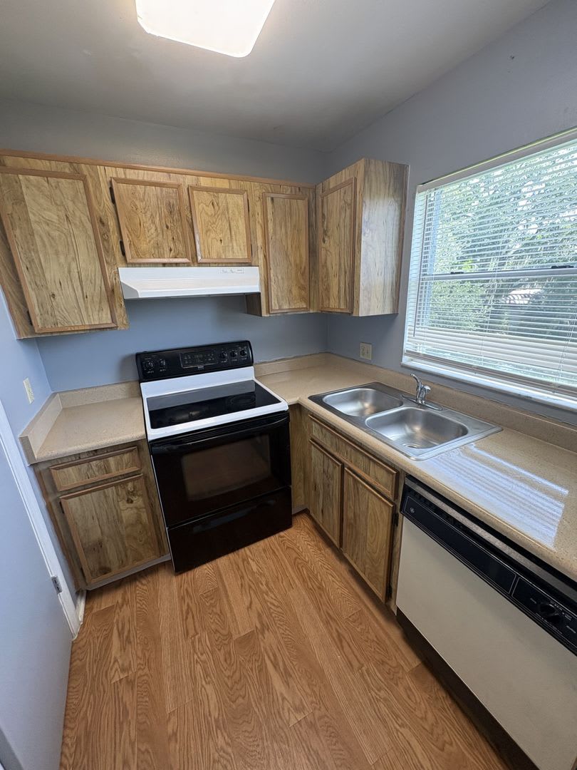Large 2 bedroom 2 bath Condo – photo 2