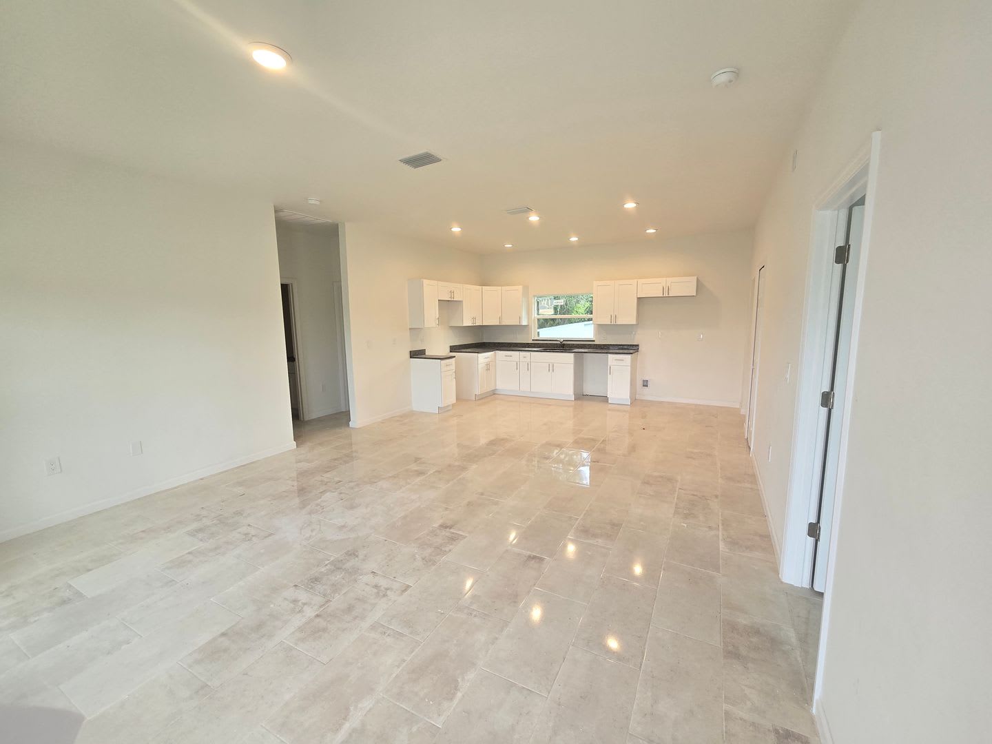 BRAND NEW 3/2/1-GREAT SW LEHIGH LOCATION – photo 4