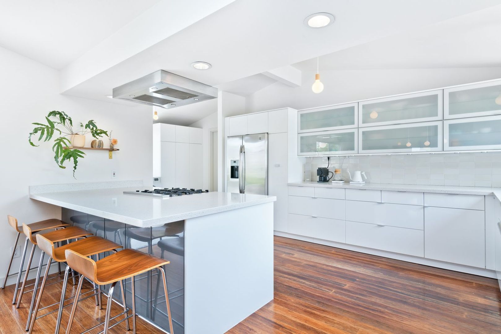 A Fully Furnished Modern Portfolio Home with a Large Backyard Oasis & 3 Comfortable Bedrooms! – photo 4