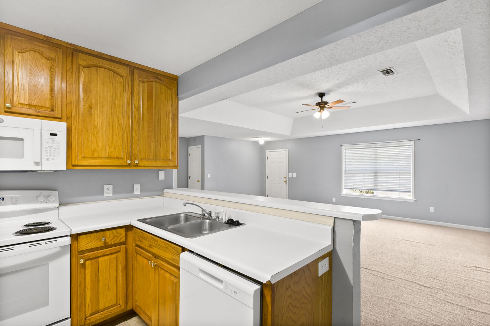 Now Available! 3 Bed 3 Bath Duplex – photo 4