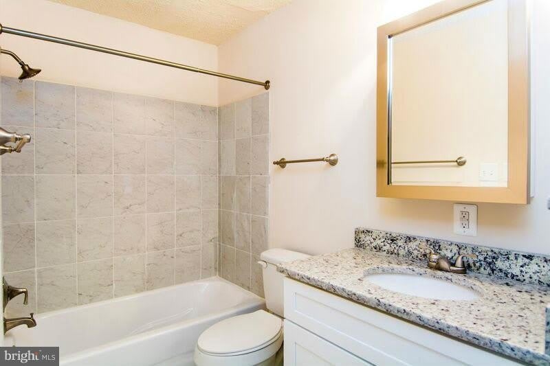 1704 Roberts Street – photo 3