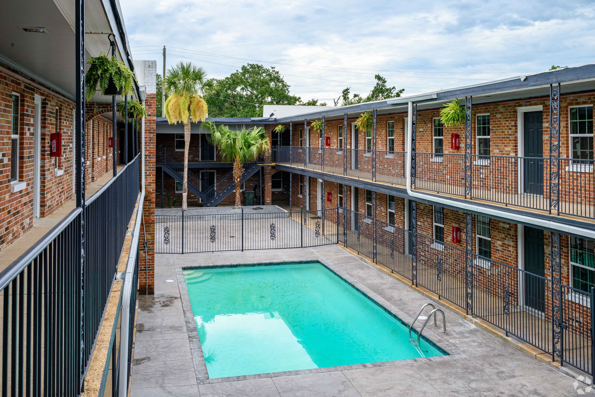 Cabana Courtyard – photo 4