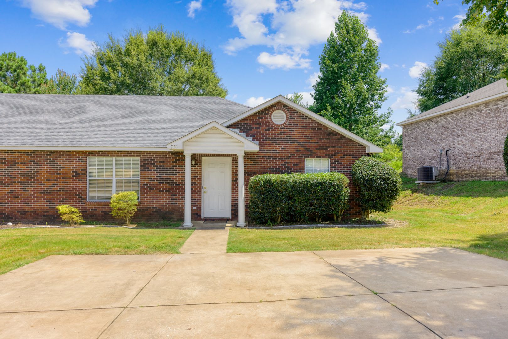 Now Available! 3 Bed 3 Bath Duplex – photo 1