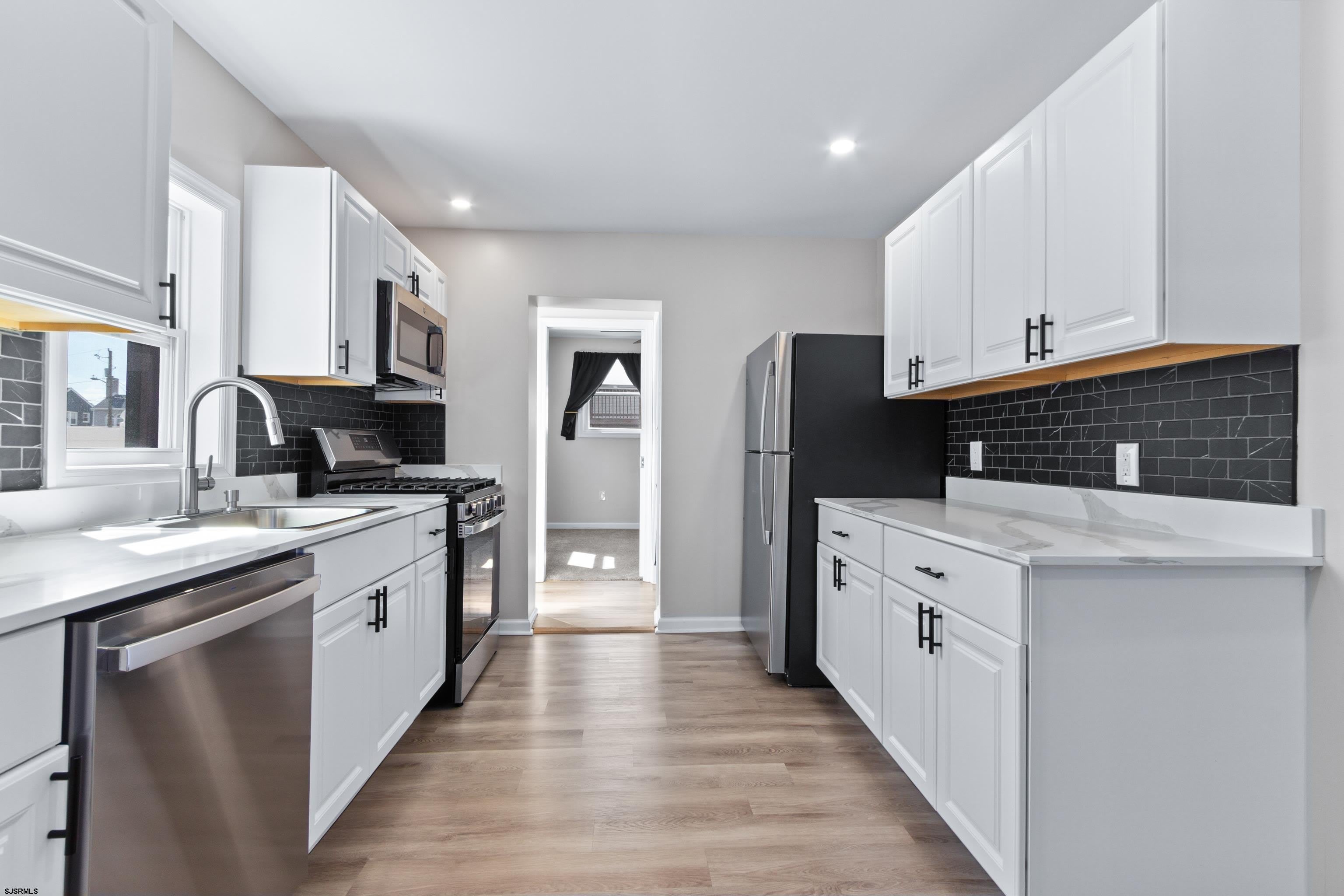 203 E Plaza Pl – photo 5
