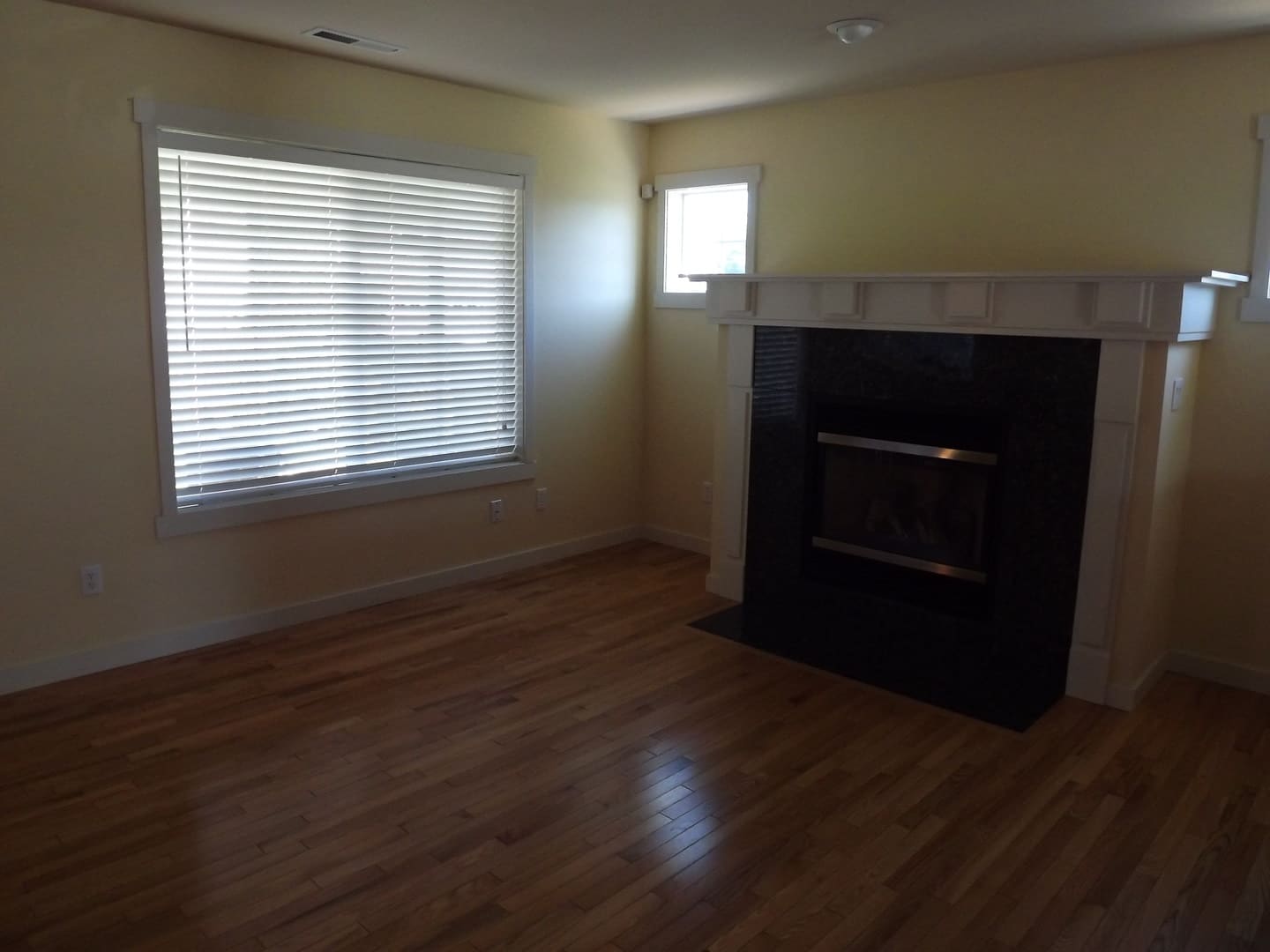 Beautiful 3 bedroom 2 1/2 bath 2 Story Home in Puyallup! – photo 2
