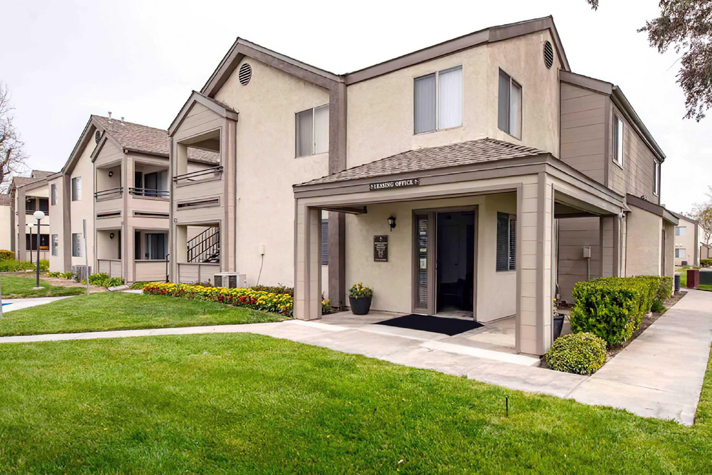 Shadow Canyon Apartments – photo 2