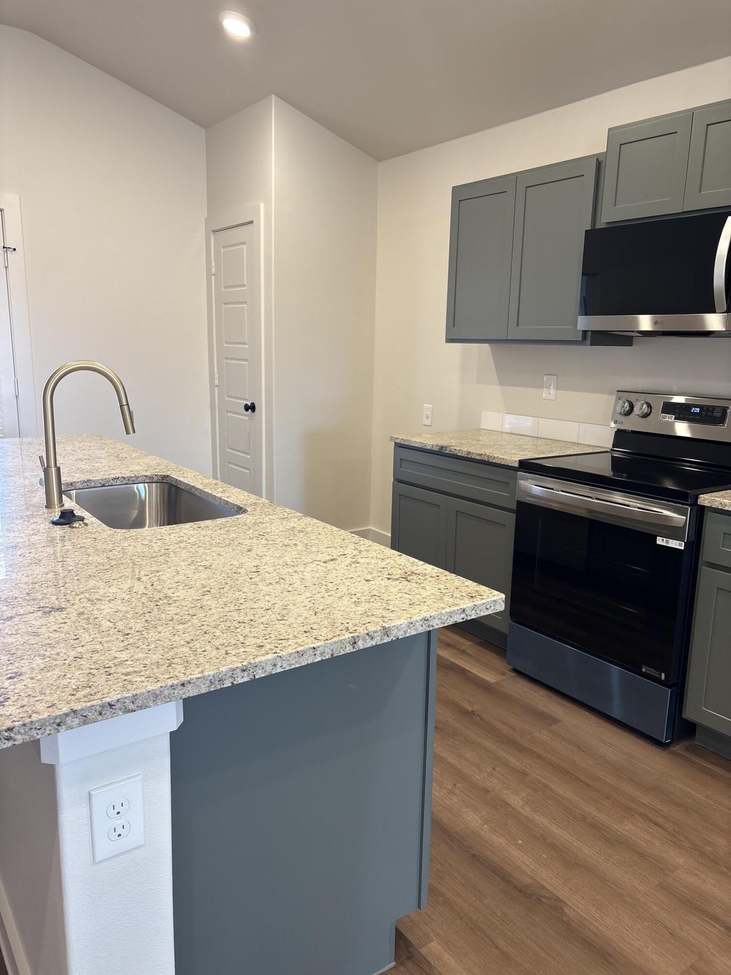 2143 Langford Avenue – photo 2