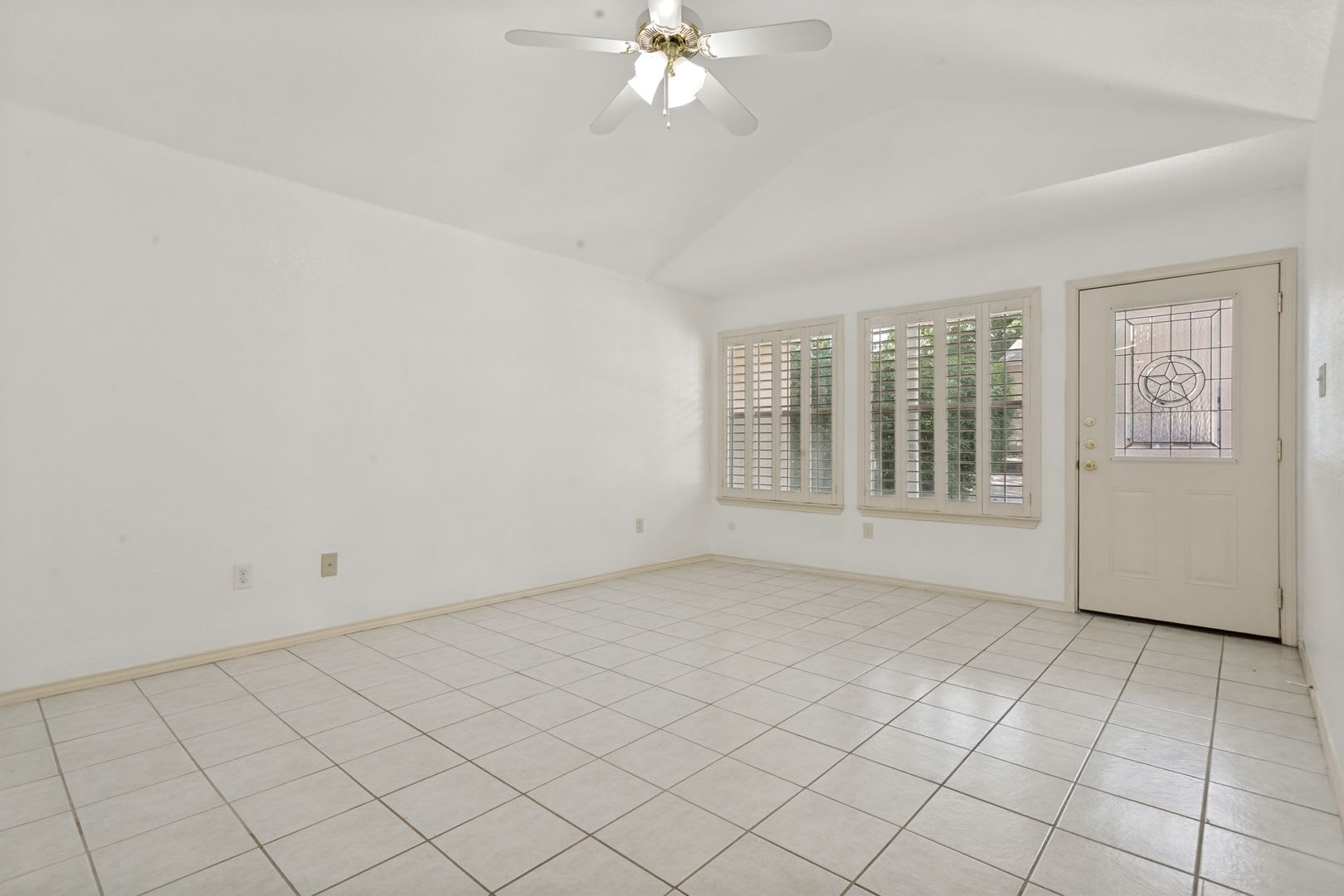 2-BEDROOM, 2.5-BATHROOM + FLEX SPACE DUPLEX/CONDOMINIUM IN TERRELL HEIGHTS – photo 4
