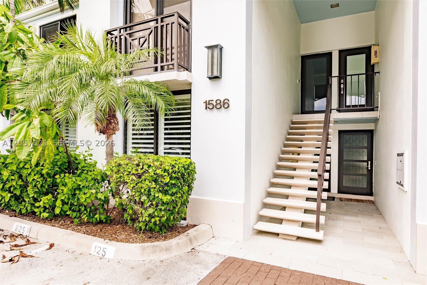 1586 S Ocean Ln – photo 3