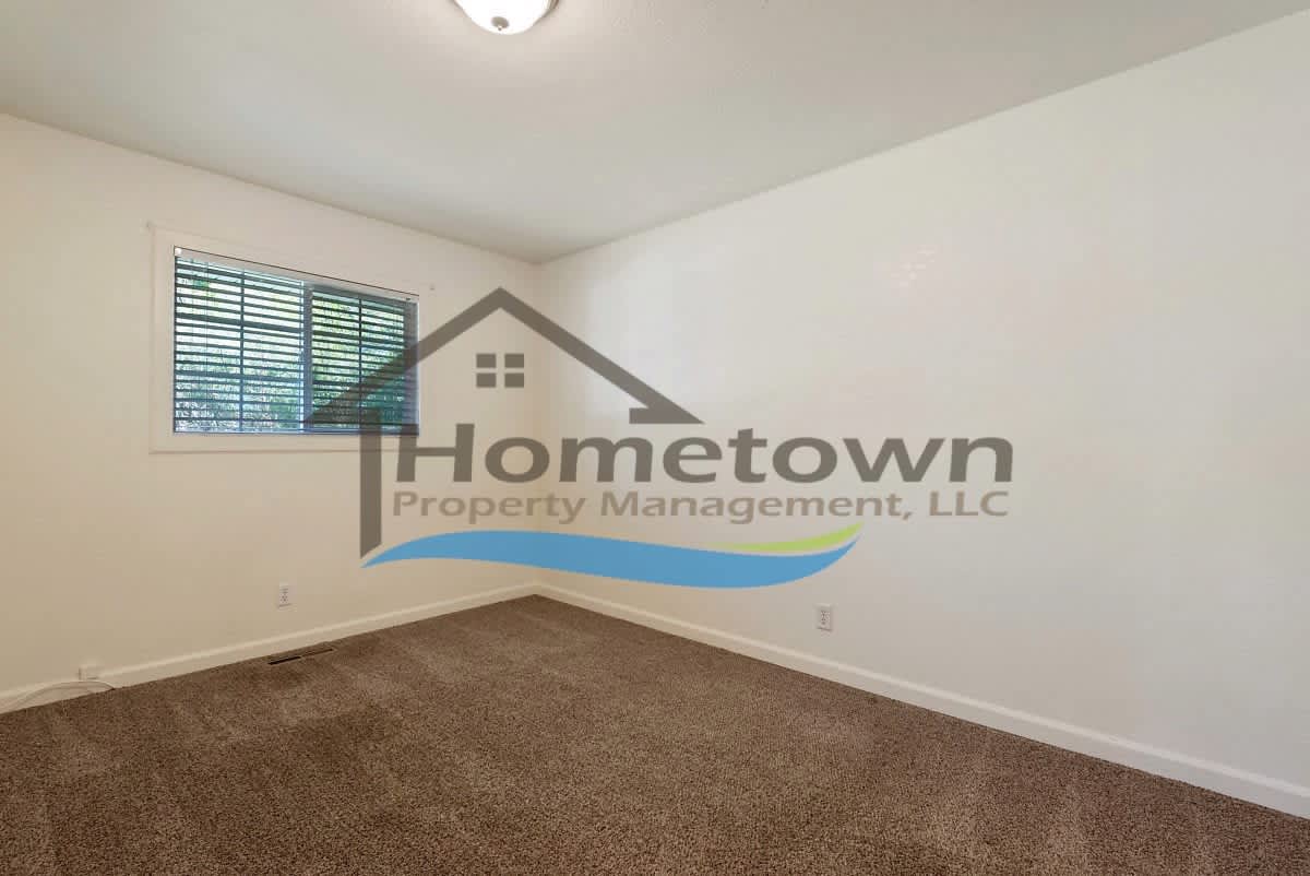 Spacious 4 Bedroom 2 Bath Duplex Unit in Hayden – photo 4