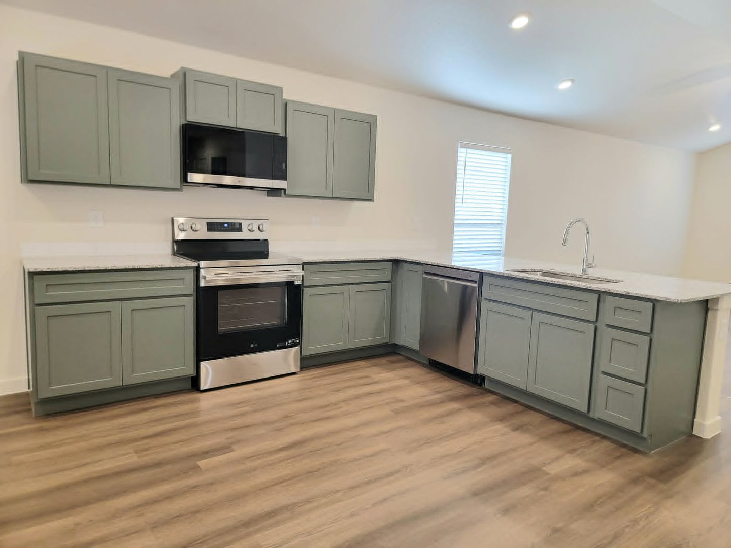 BRAND NEW 3 Bedroom 2 Bath 2 Car Garage – photo 5