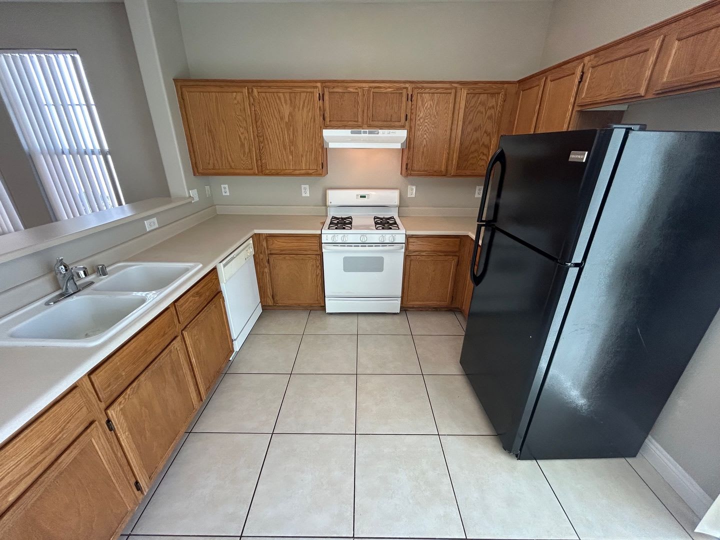Charming 3-bedroom, single-story home in a secure gated community near Henderson – photo 2