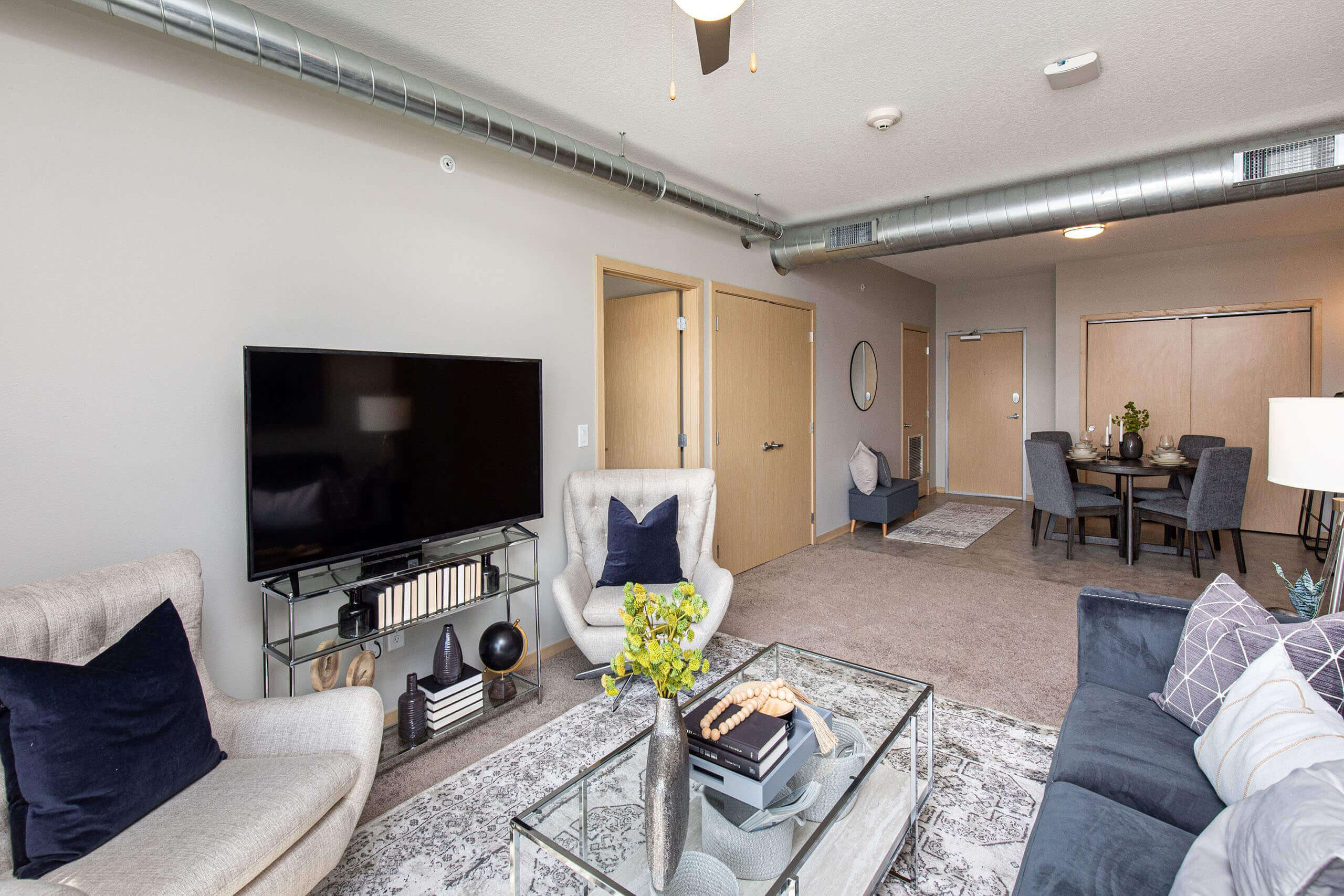 Lake Shore Apartments – photo 2