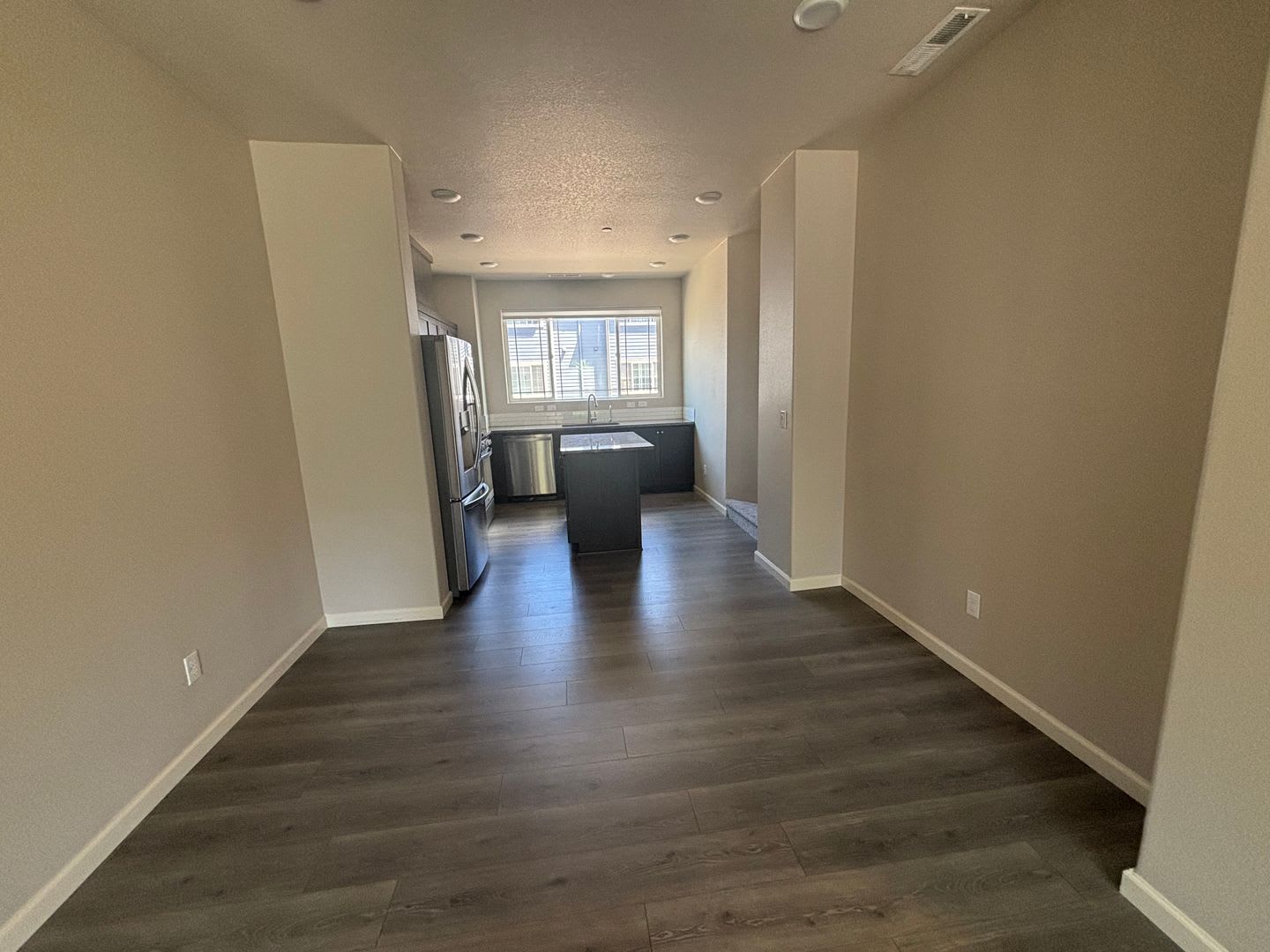 Now offering $400.00 off first month's rent move in special! – photo 4