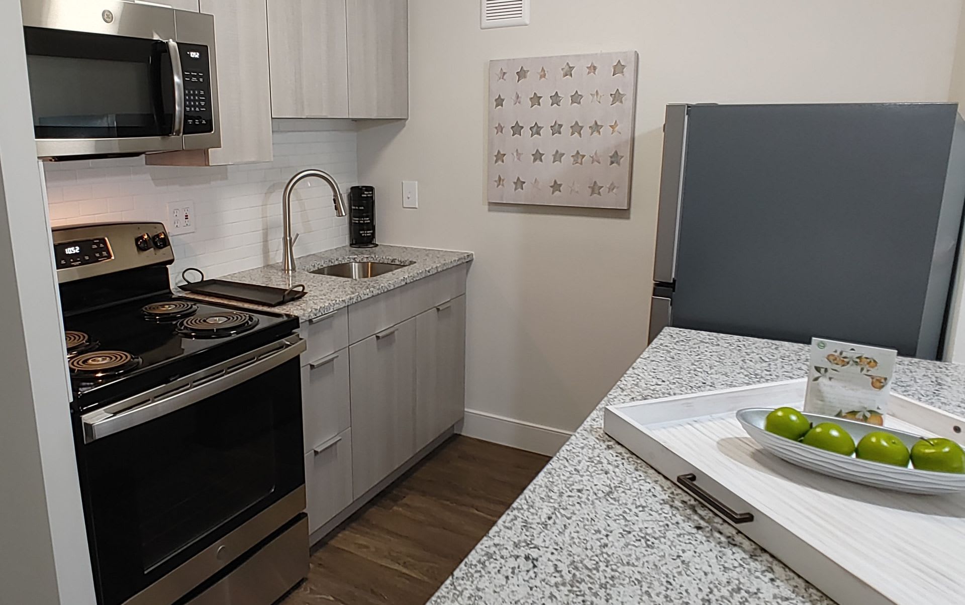 Center Square Apartments – photo 4