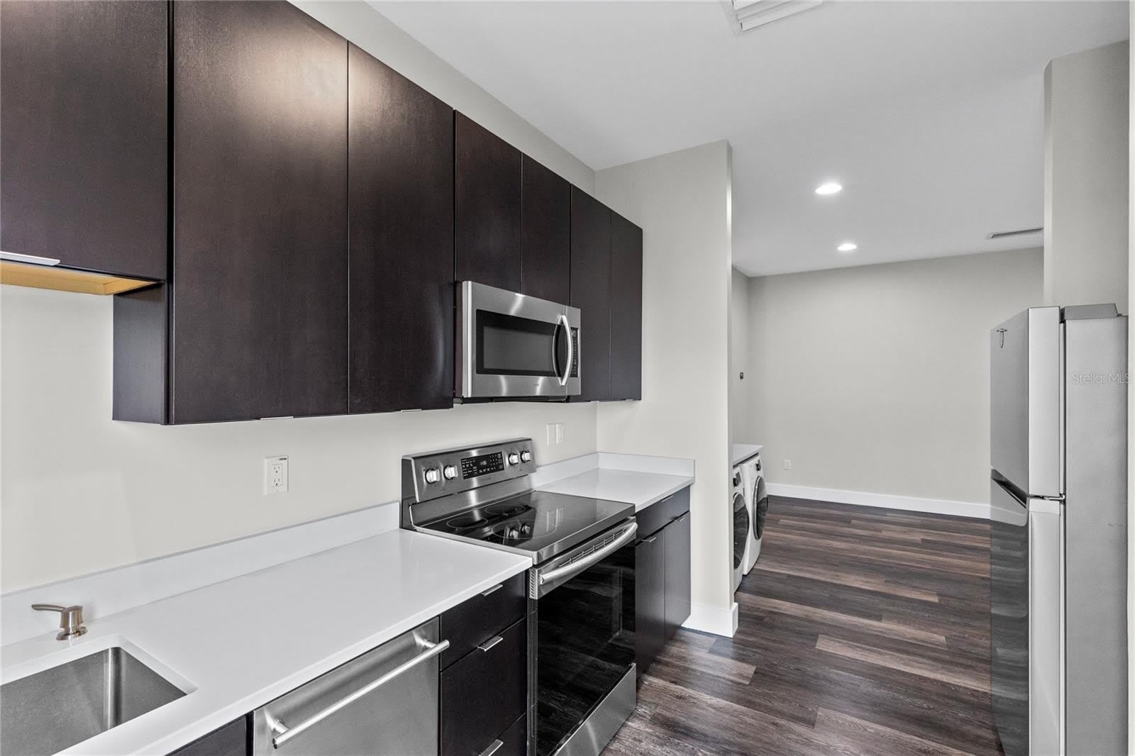 14105 CORRIGAN Avenue – photo 3