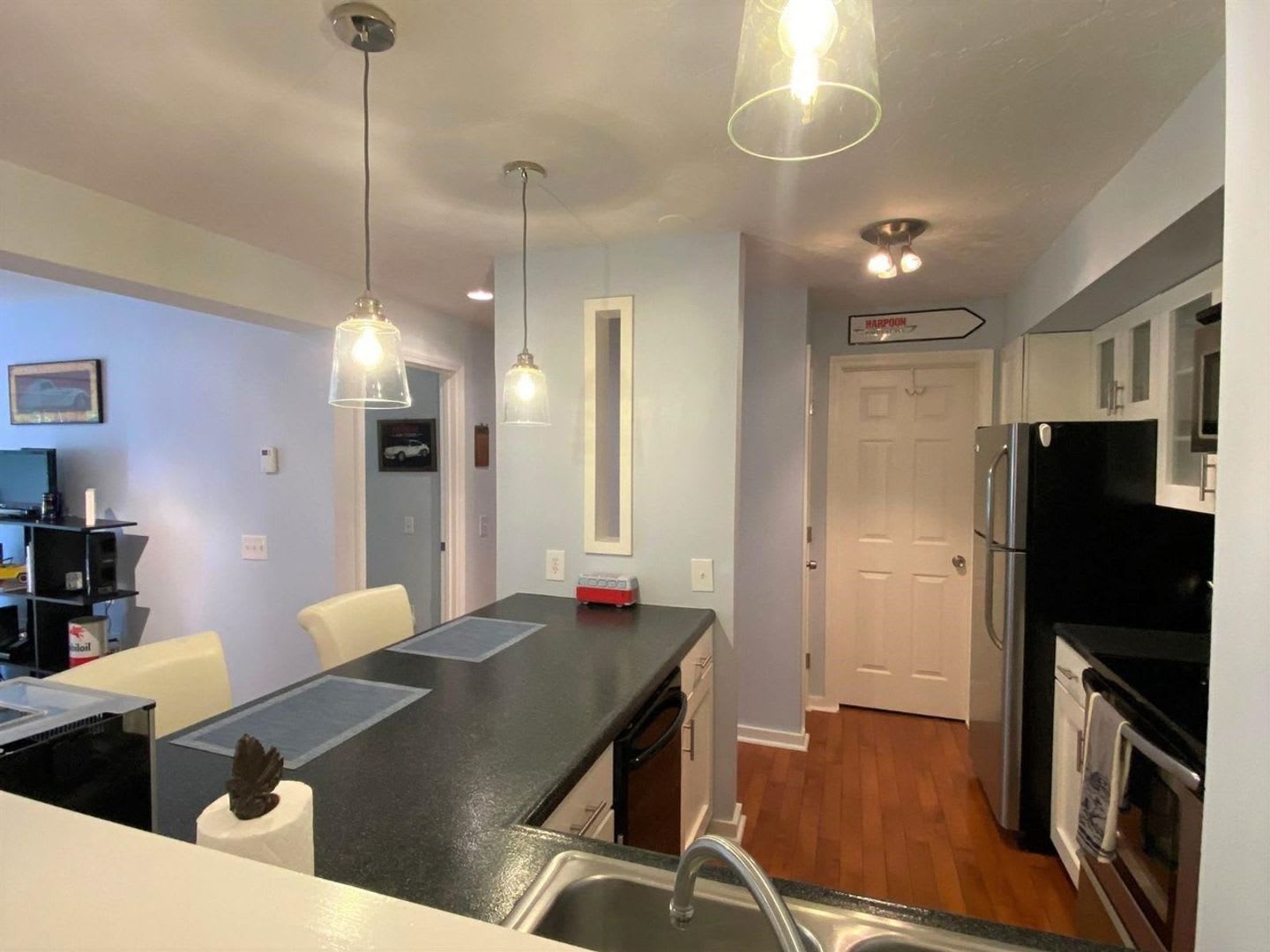 1 Bedroom just minutes to DH – photo 3
