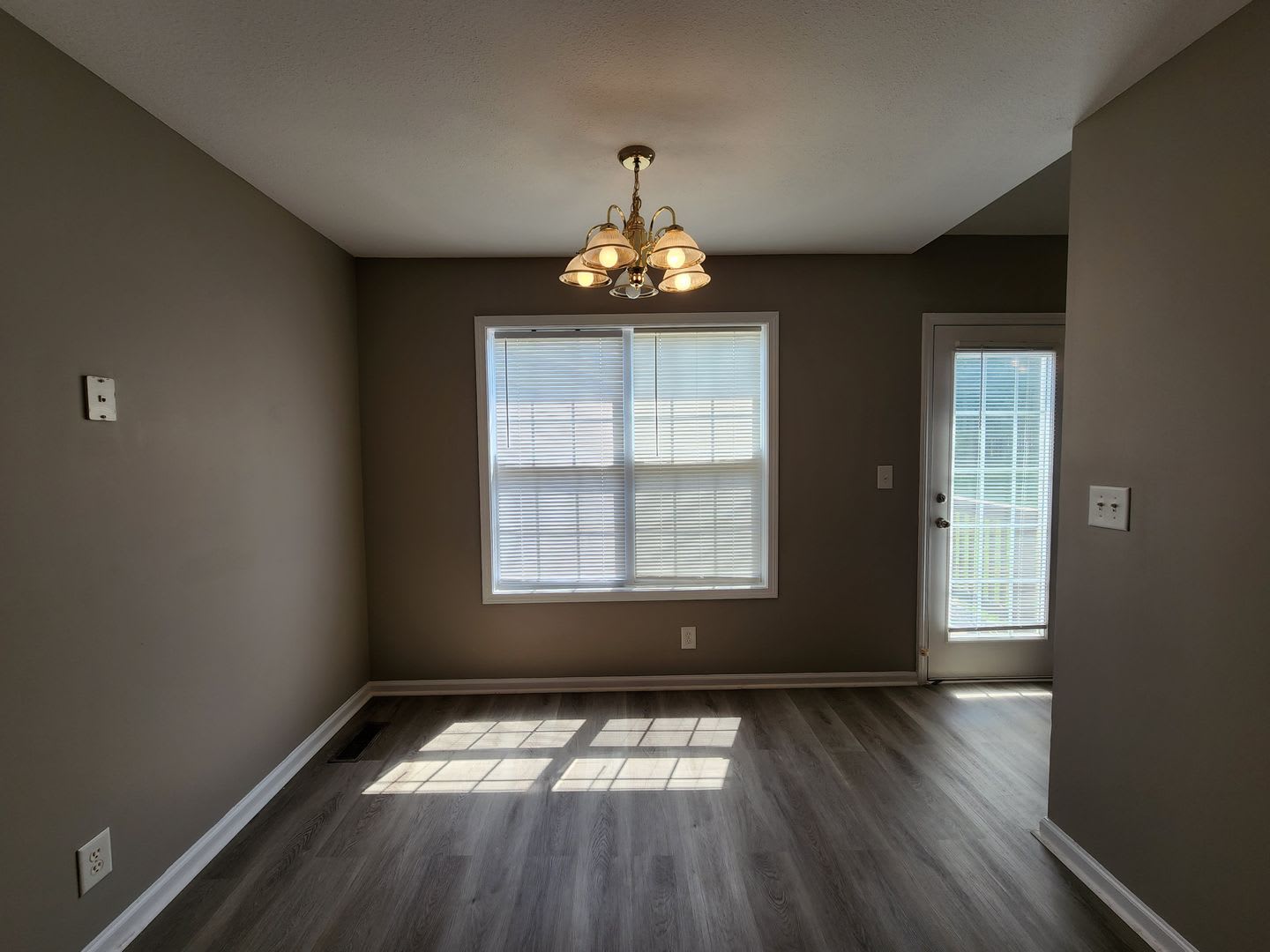 1700 3 Beds 2 Bath Bonus Room – photo 5