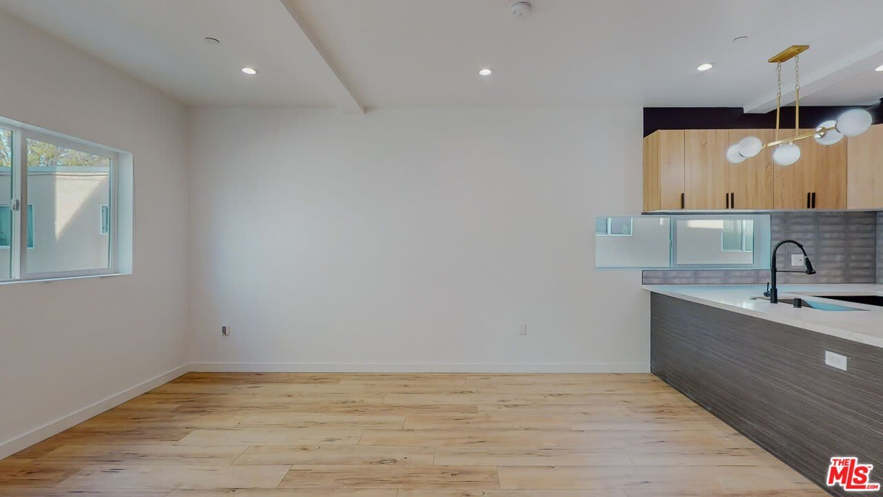 16012 Cantlay St – photo 4