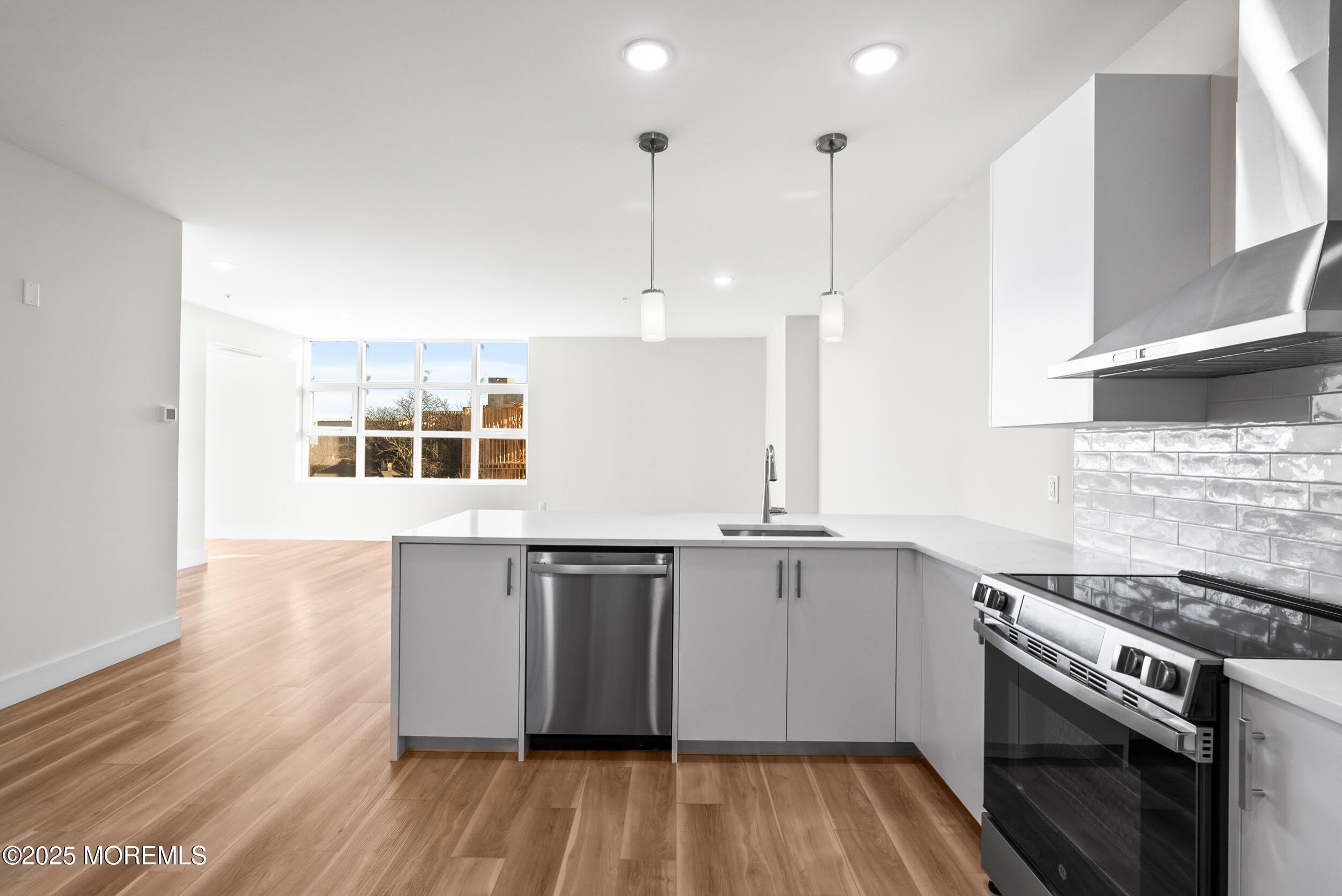 185 Morris Avenue – photo 5