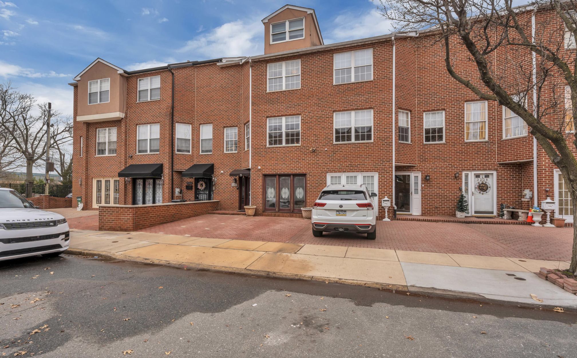 3242 South Sydenham Street – photo 2