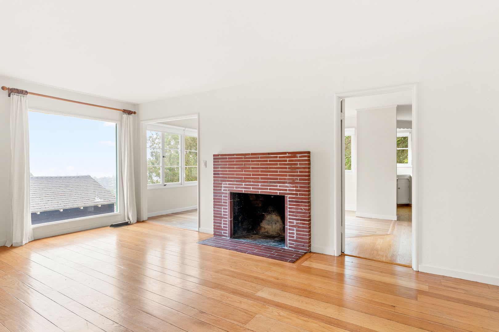 Charming Cul-de-Sac Mid-Century w/ Bay Views In Oakland Hills – photo 3