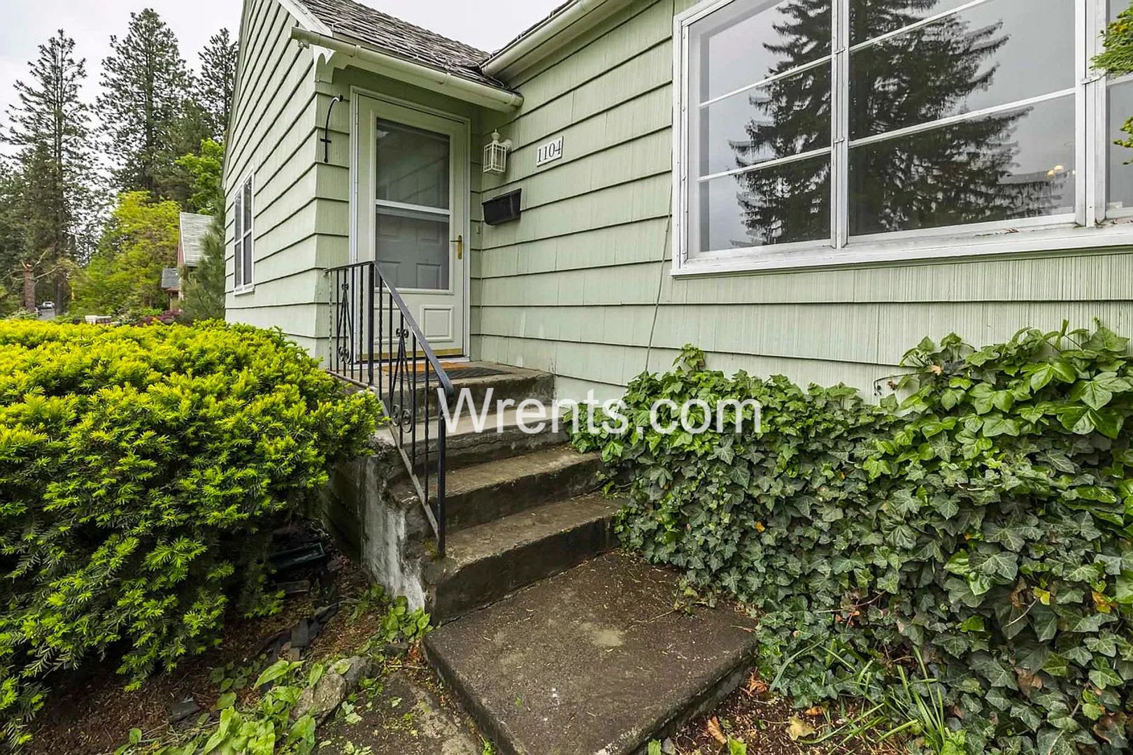 SPACIOUS 4-BEDROOM HOME WITH HUGE FENCED YARD – SPOKANE'S SOUTH HILL – photo 1