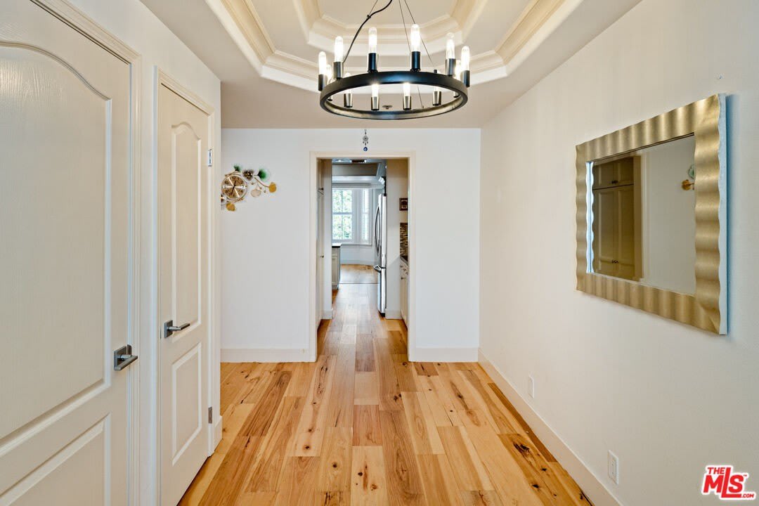 575 S Barrington Ave – photo 3