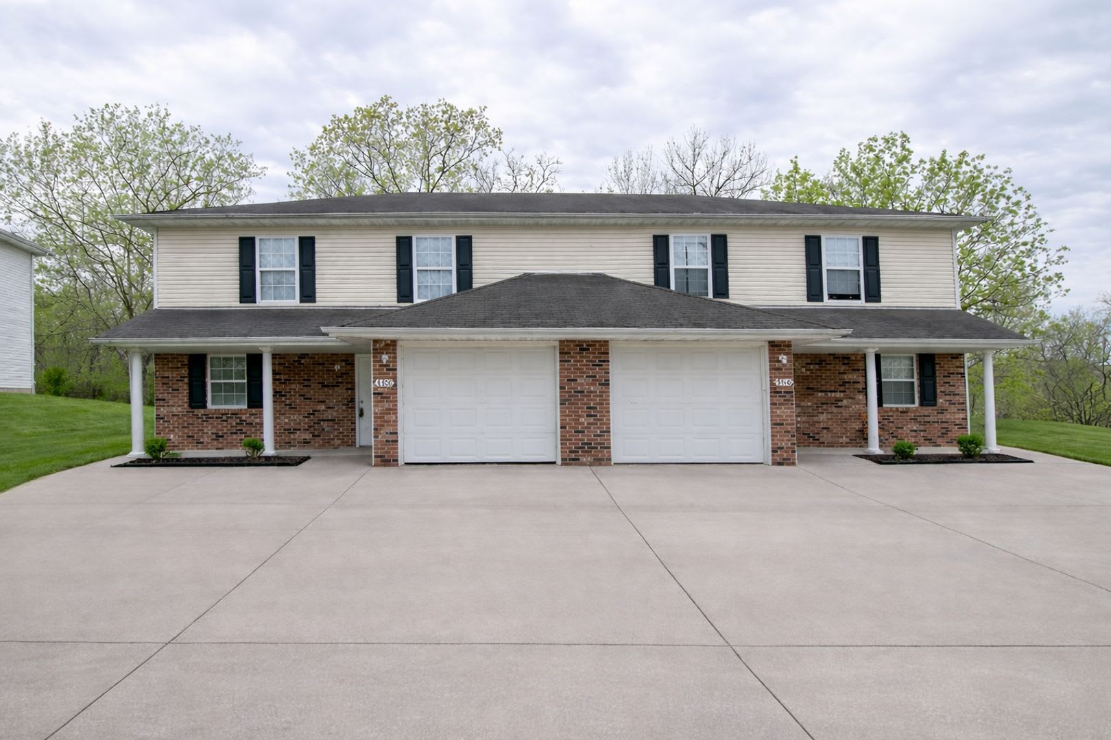 Massive duplex that backs to wood – photo 1