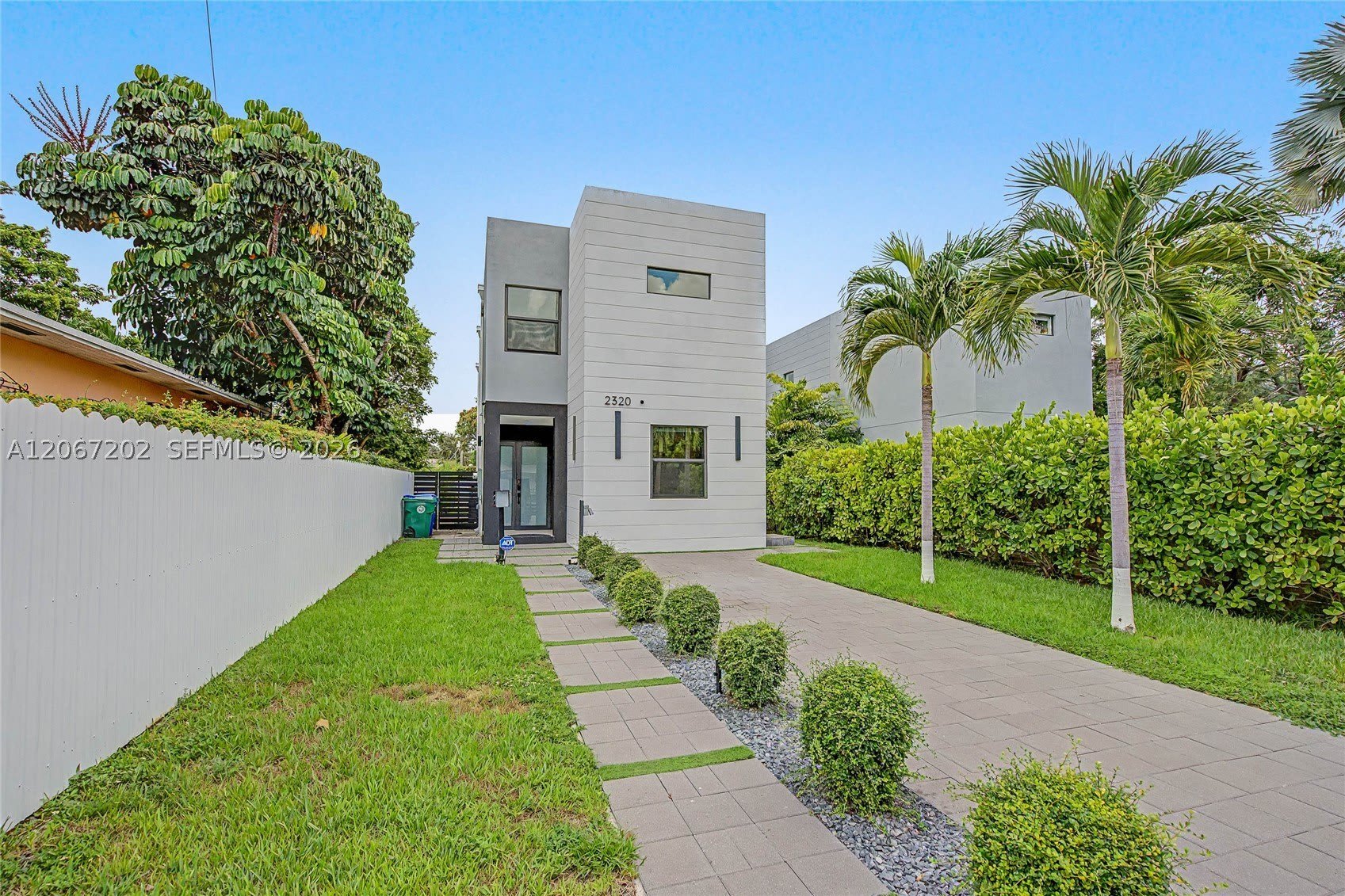 2320 SW 14th St – photo 2