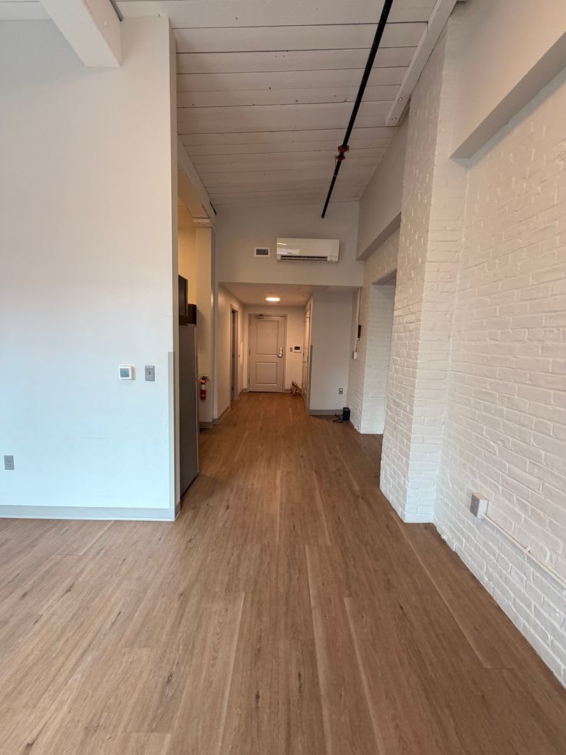 Dewitt Block Rare 2 Bed 1 Bath Apartment Available Immediately 1 866 All Utilities Included – photo 4
