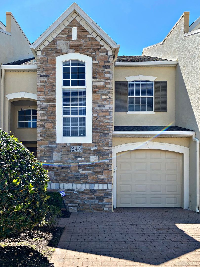 Move In September Stunning 4 Bedroom Loft 2 5 Bath Townhome Gated Community In Avalon Park 1 Car Attached Garage Hoa Handles Lawn Care Primary Bedroom On 1St Floor – photo 2