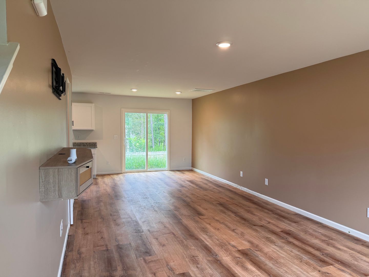 2 STORY 3 BED, 2.5 BATH HOME LOCATED IN DENTON!! – photo 2