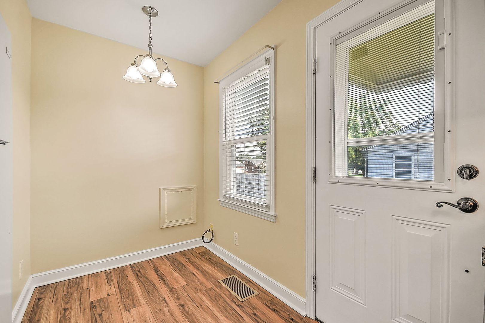 Renovated One Level Home Completely Renovated – photo 4