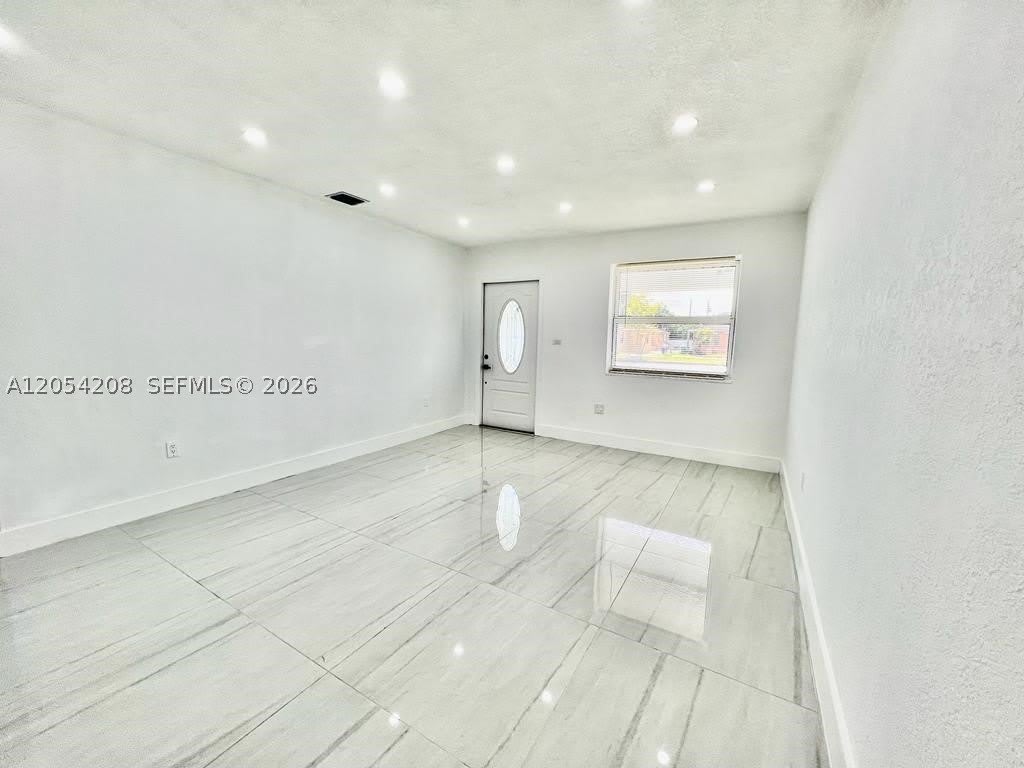 917 NW 103rd St – photo 4