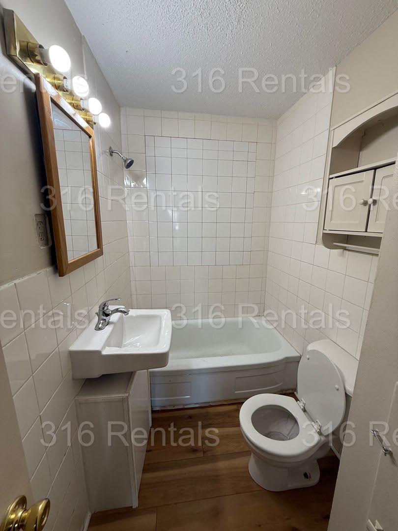1100 2 Bed 1 Bath Single Family Home – photo 4