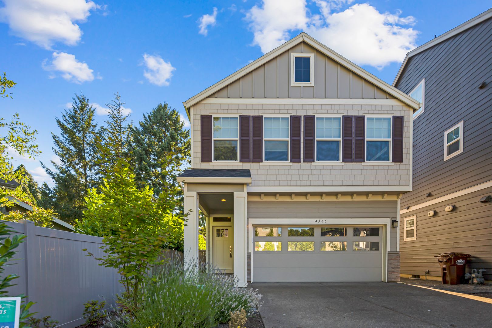 Stunning 3BD/2.5BATH 2 Car Garage Fenced Yard w/Gazebo Home in the Heart of Hillsboro! – photo 1