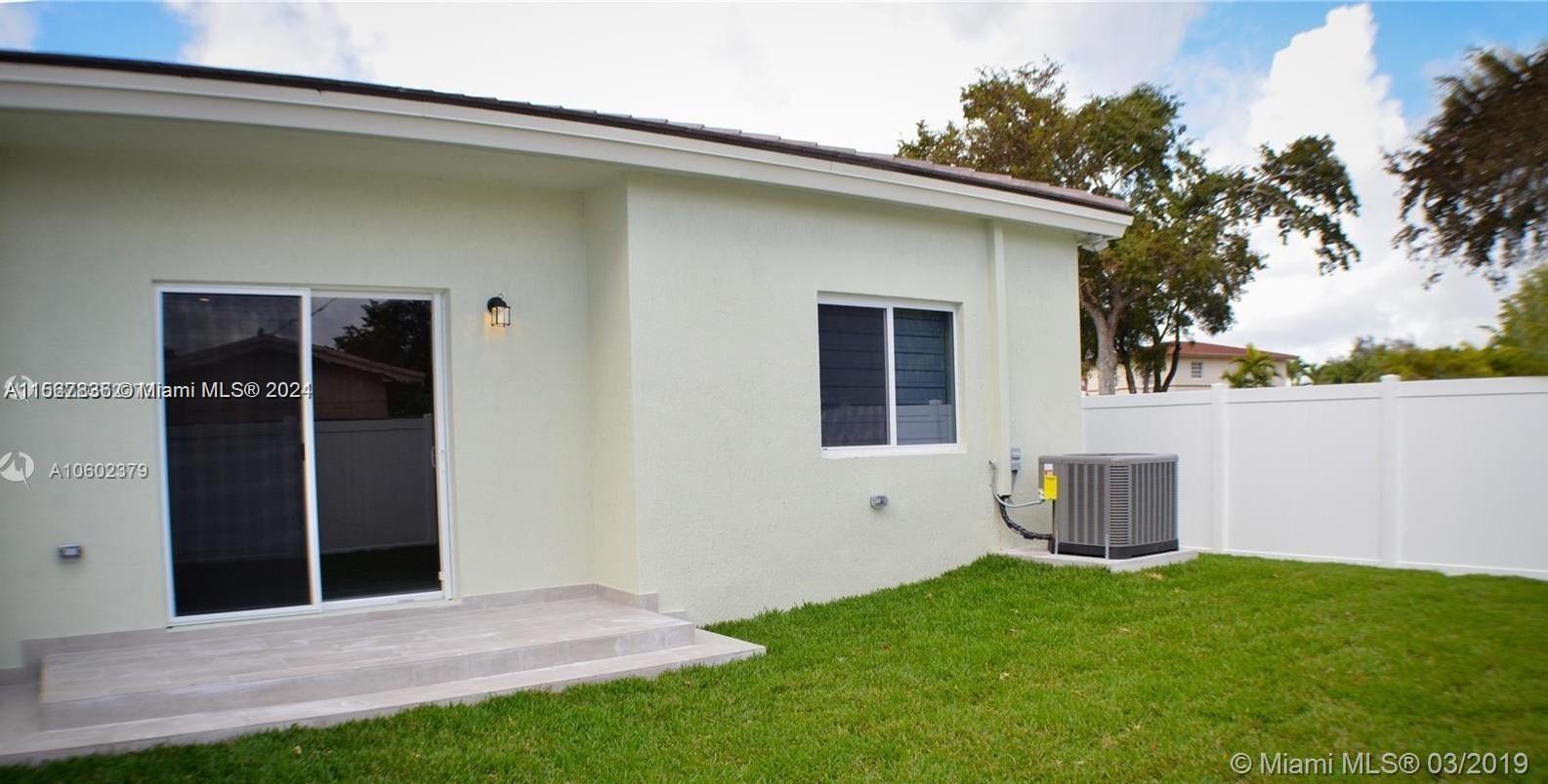 1517 Southwest 65th Place – photo 2