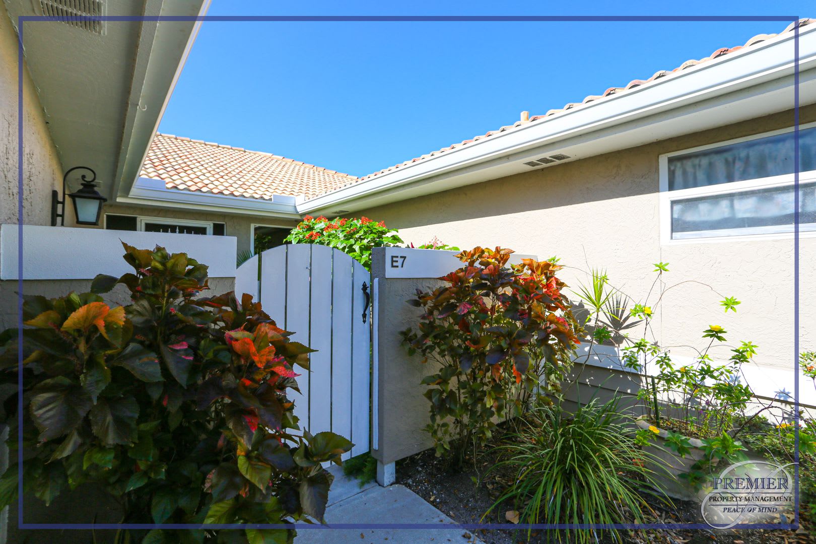 Serene Lake View Pet Friendly Great Location Short Drive To Multiple Public Beaches Emerald Bay 3 Beds 2Baths One Car Garage Unfurnished Annual Rental – photo 4